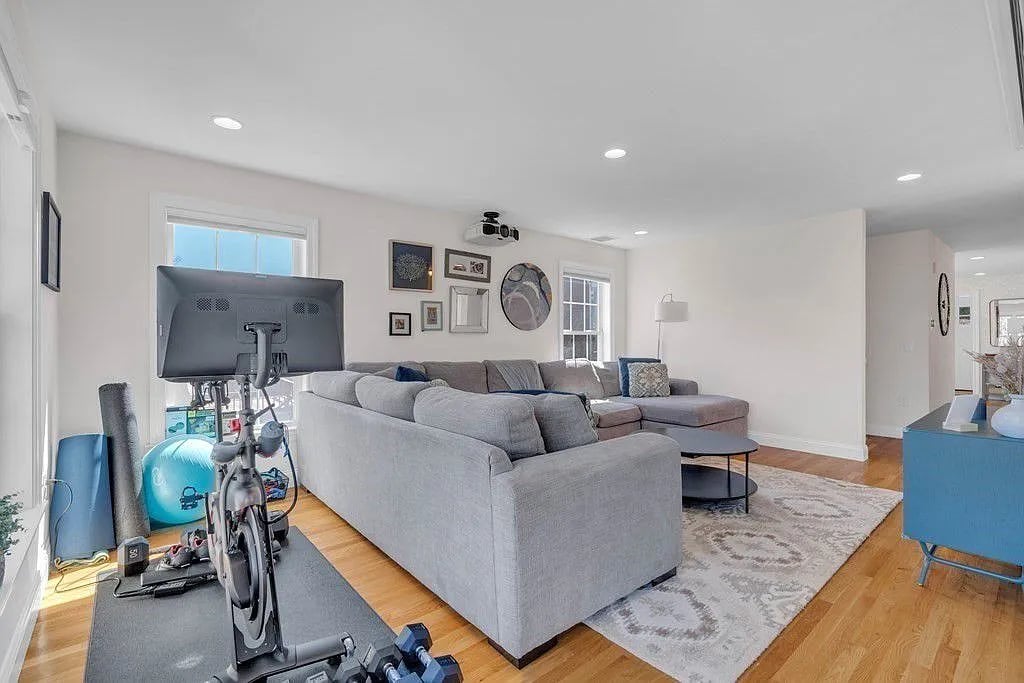 118-120 Bowdoin St #2