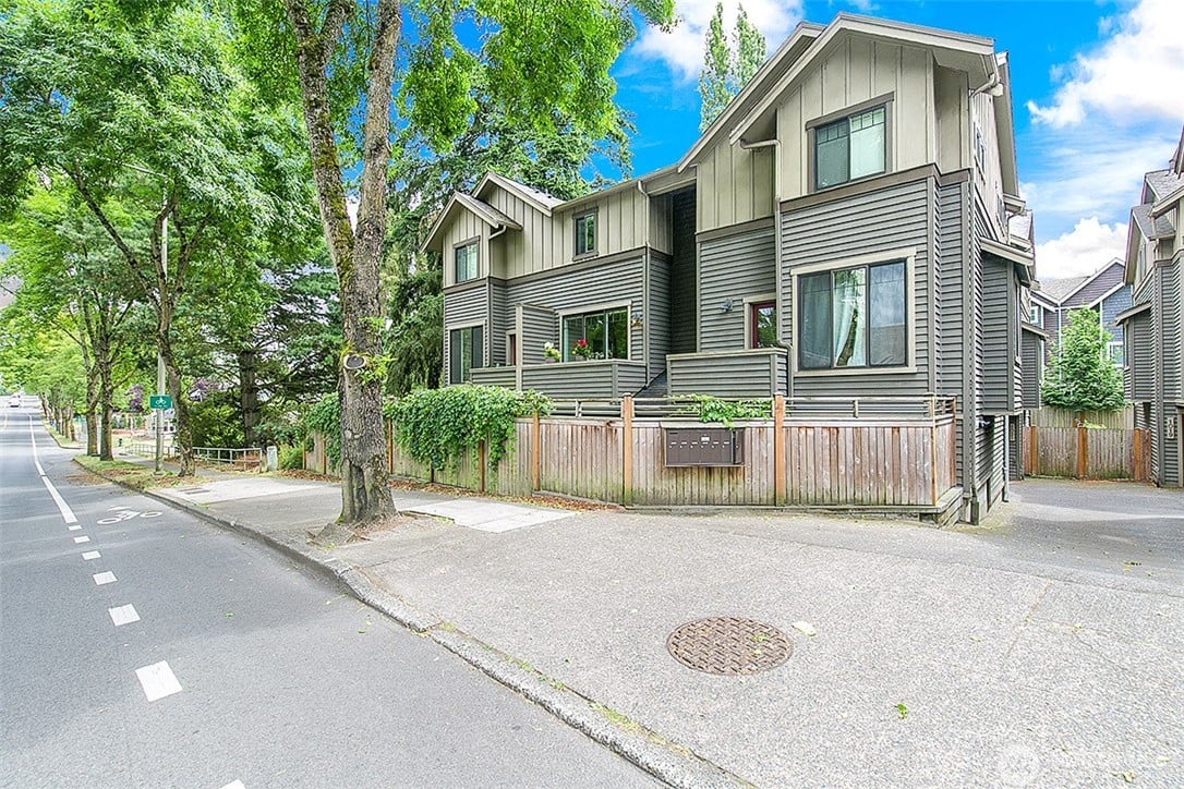 1025 B NE 125th Street
