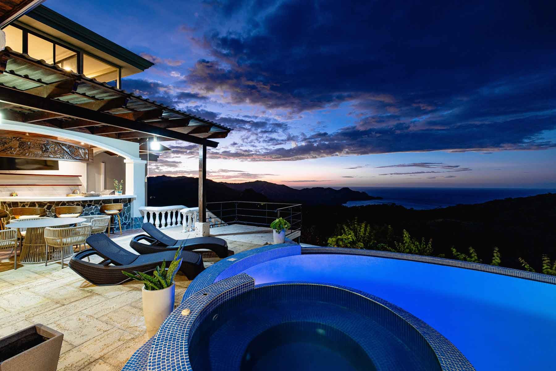 Casa Vista de Paraíso | Panoramic Ocean & Volcano Views in Exclusive Lomas del Mar