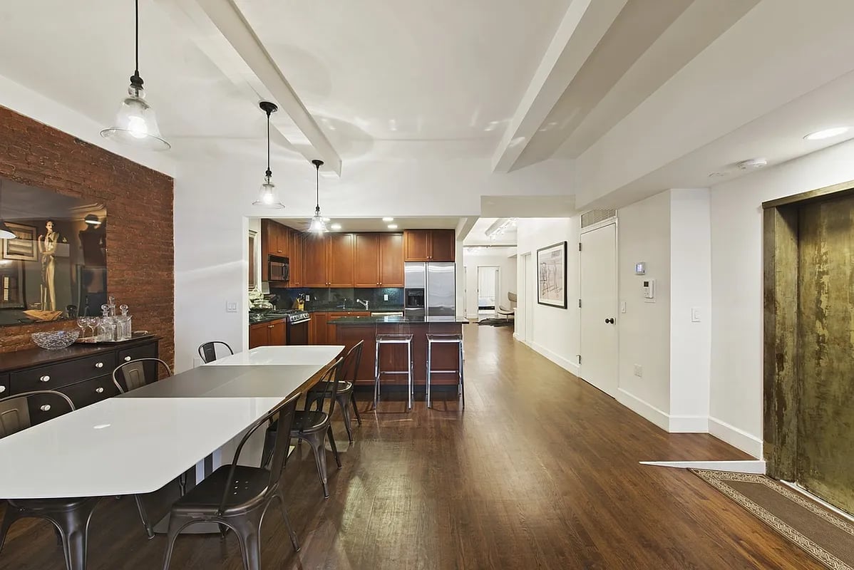 15 W 17th St #2