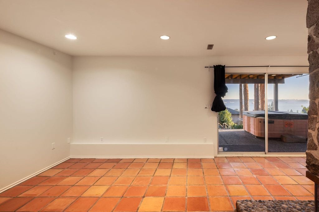 2344 Ottawa Ave