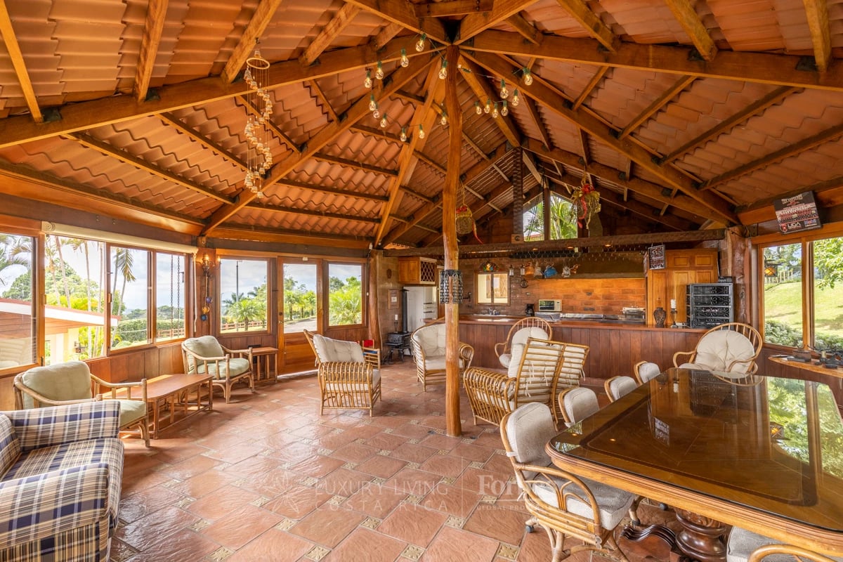 20089 - Luxurious Coffee Estate for Sale in the Mountains of Alajuela