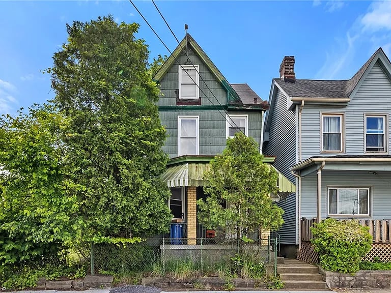 626 Thompson St