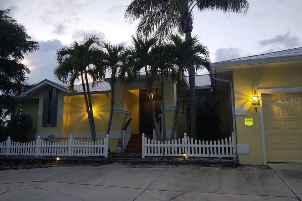 2287 Bayshore Rd