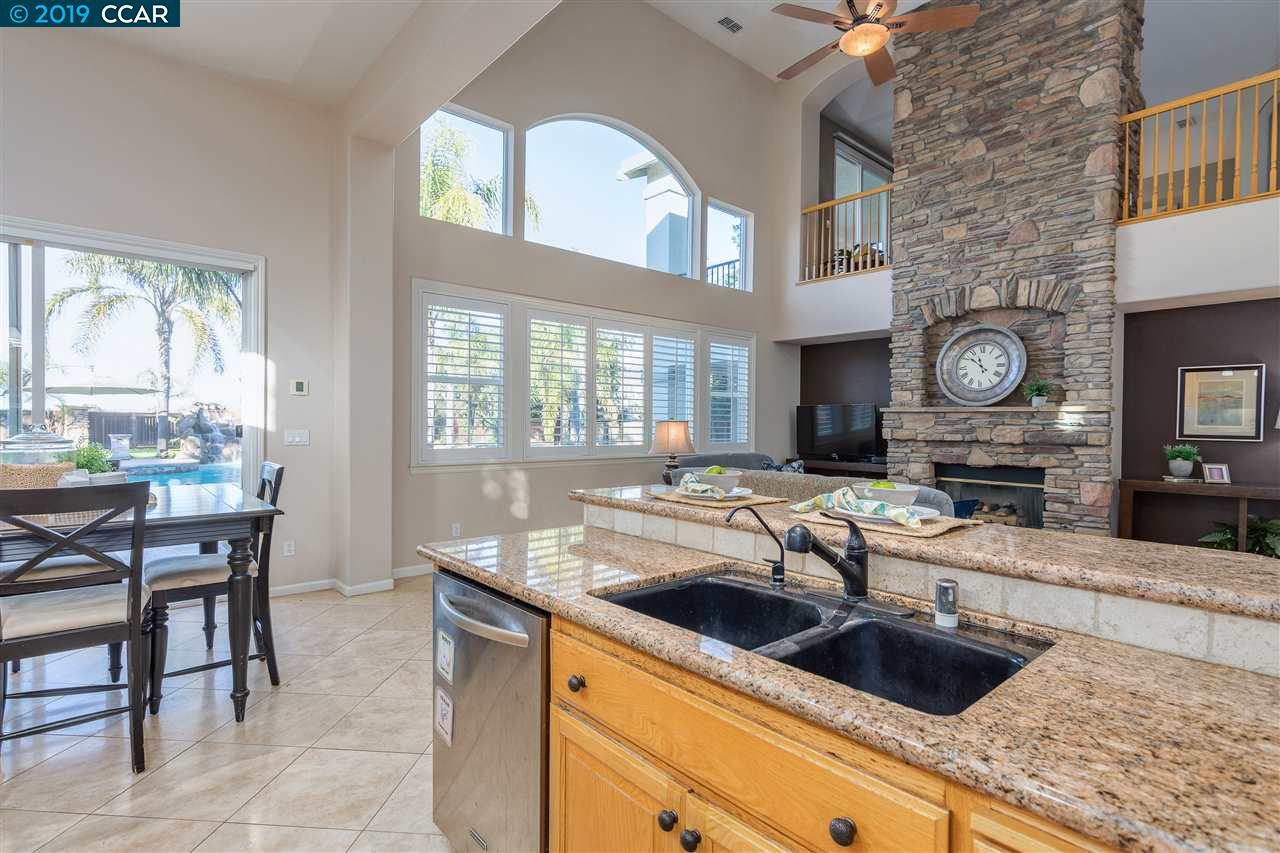 1449 Pinegrove Way