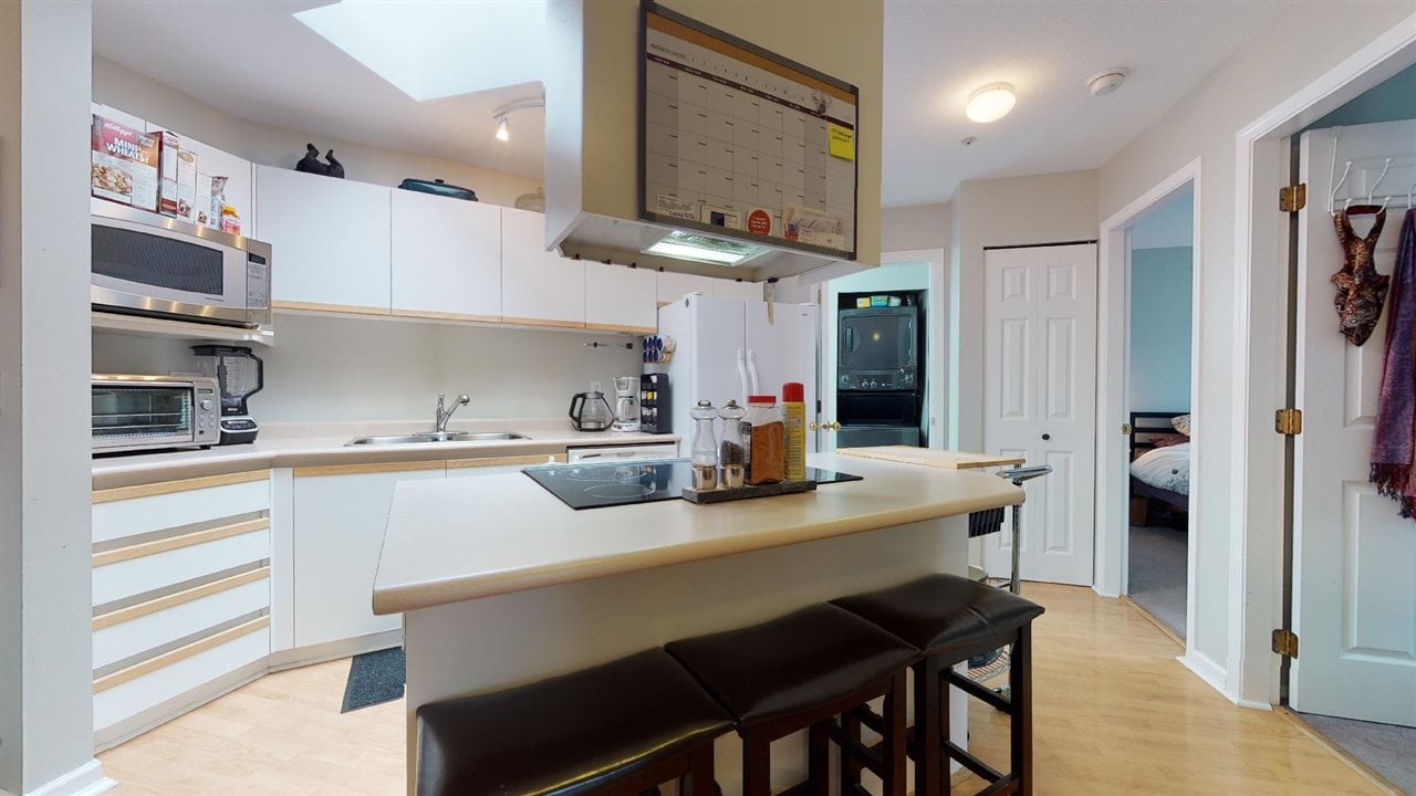E304-40180 Willow Cres