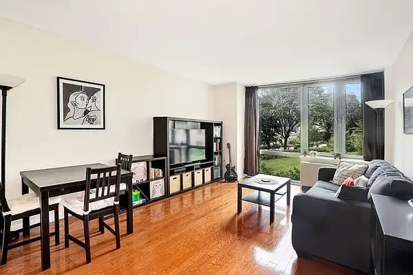 455 Main Street Unit: 3H