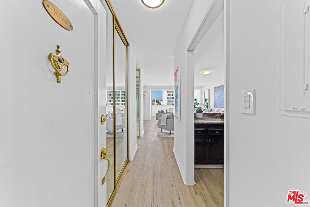 969 Hilgard Ave #809