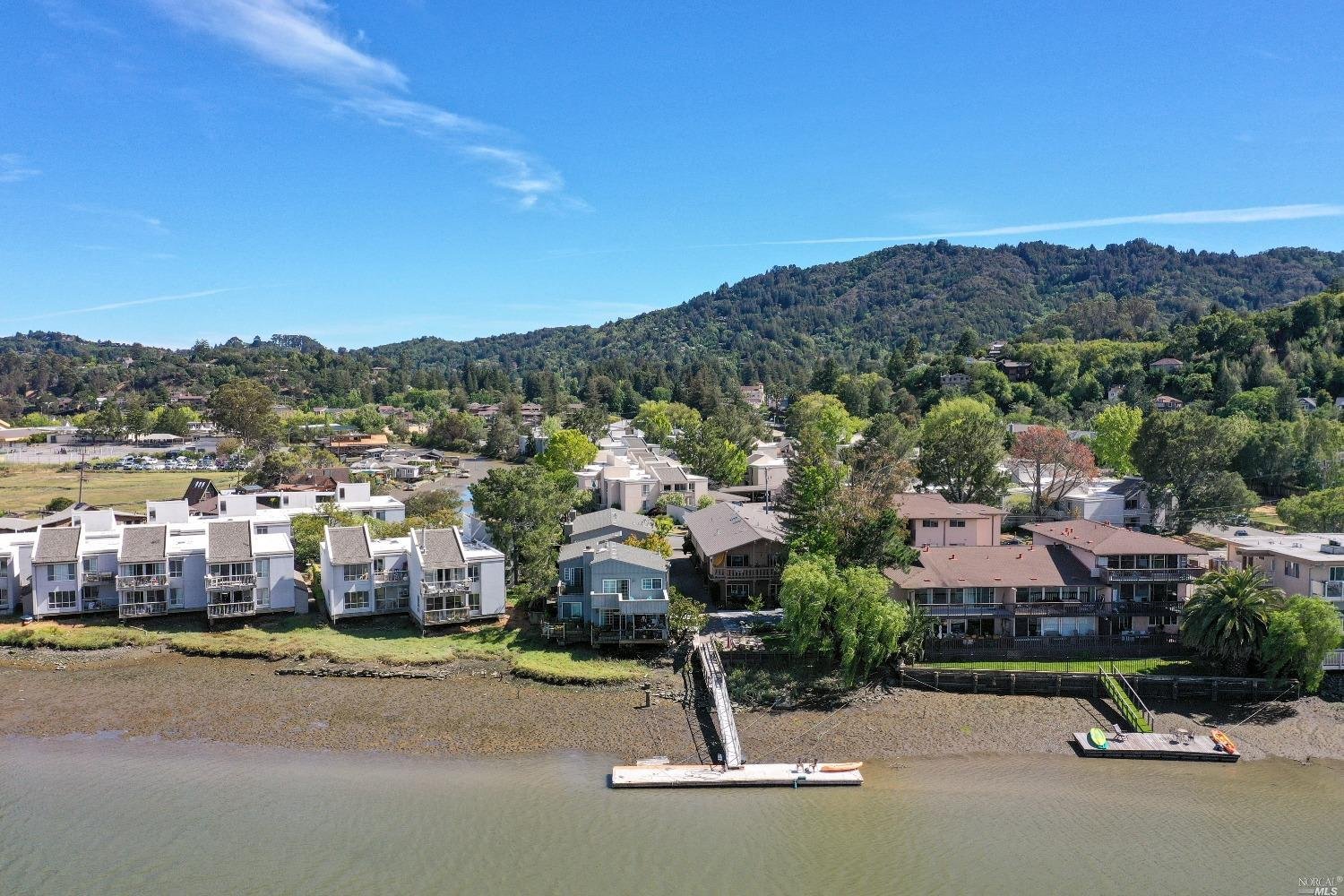 555 Larkspur Plaza