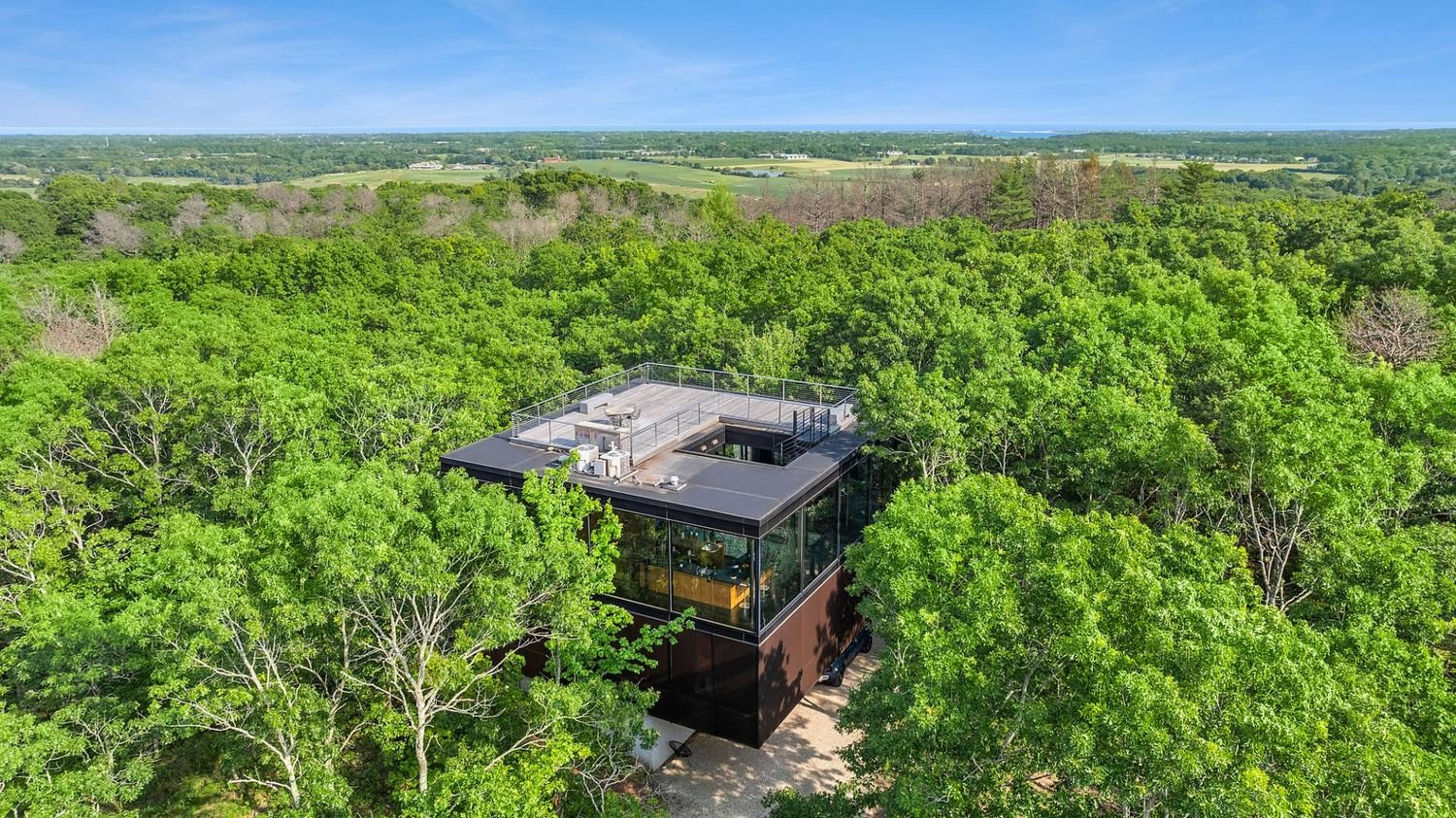 HAMPTONS ARTIST RETREAT BY NOTABLE ARCHITECT ON NEARLY 10 ACRES