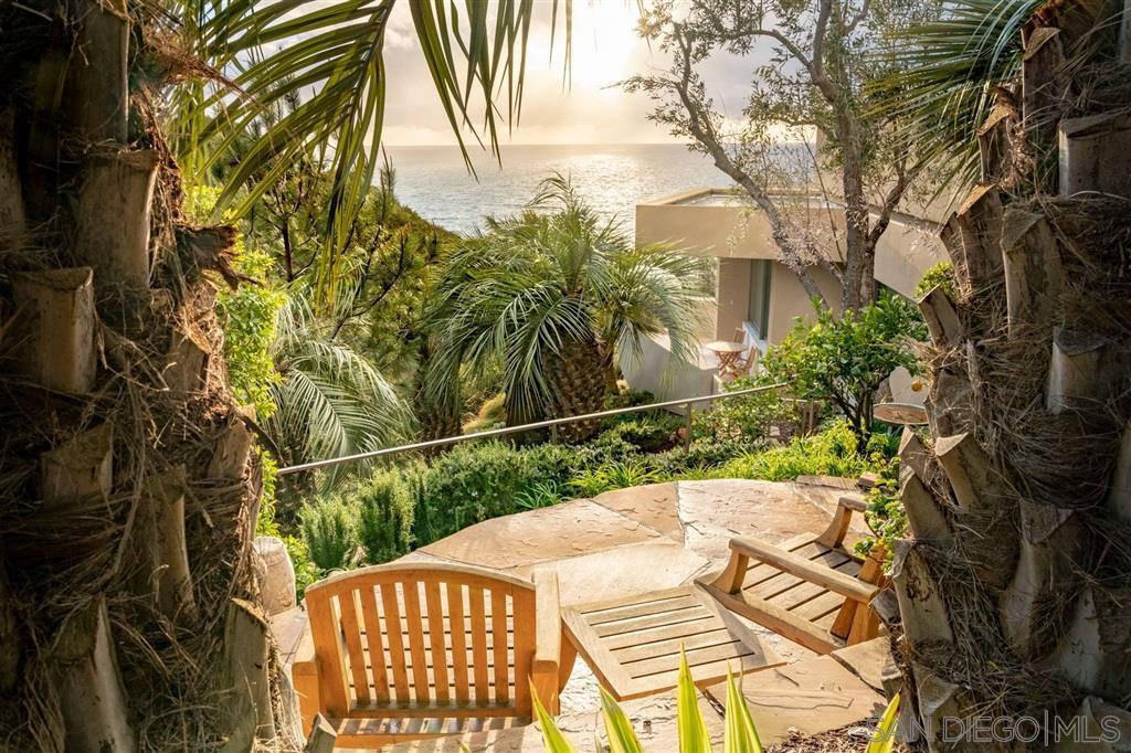 9828 La Jolla Farms Rd