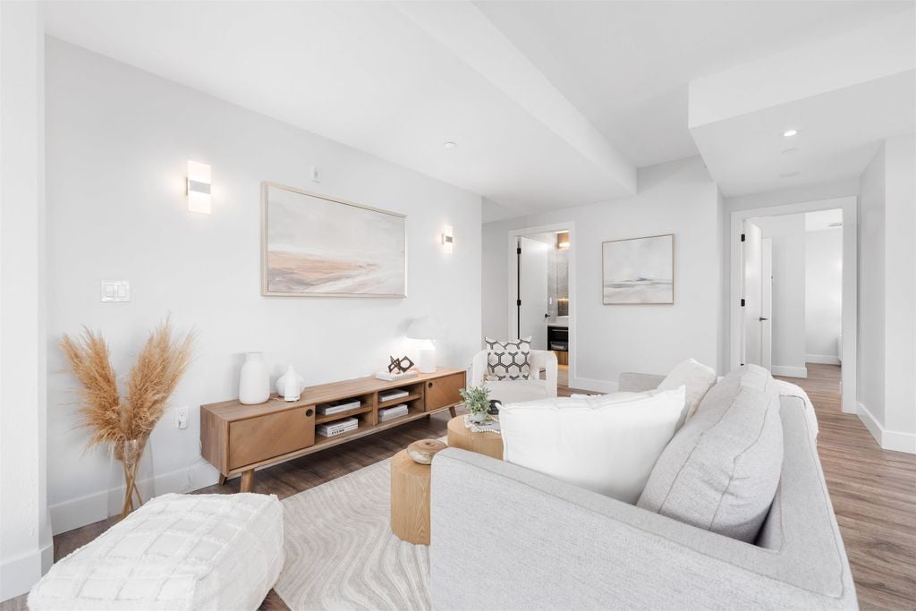5118 Cambie St, #402