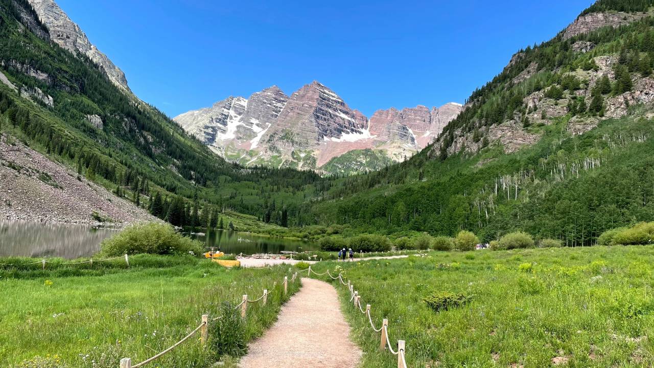 Scenic mountain view near Maroon Bells highlights the natural appeal of Aspen real estate investment opportunities.