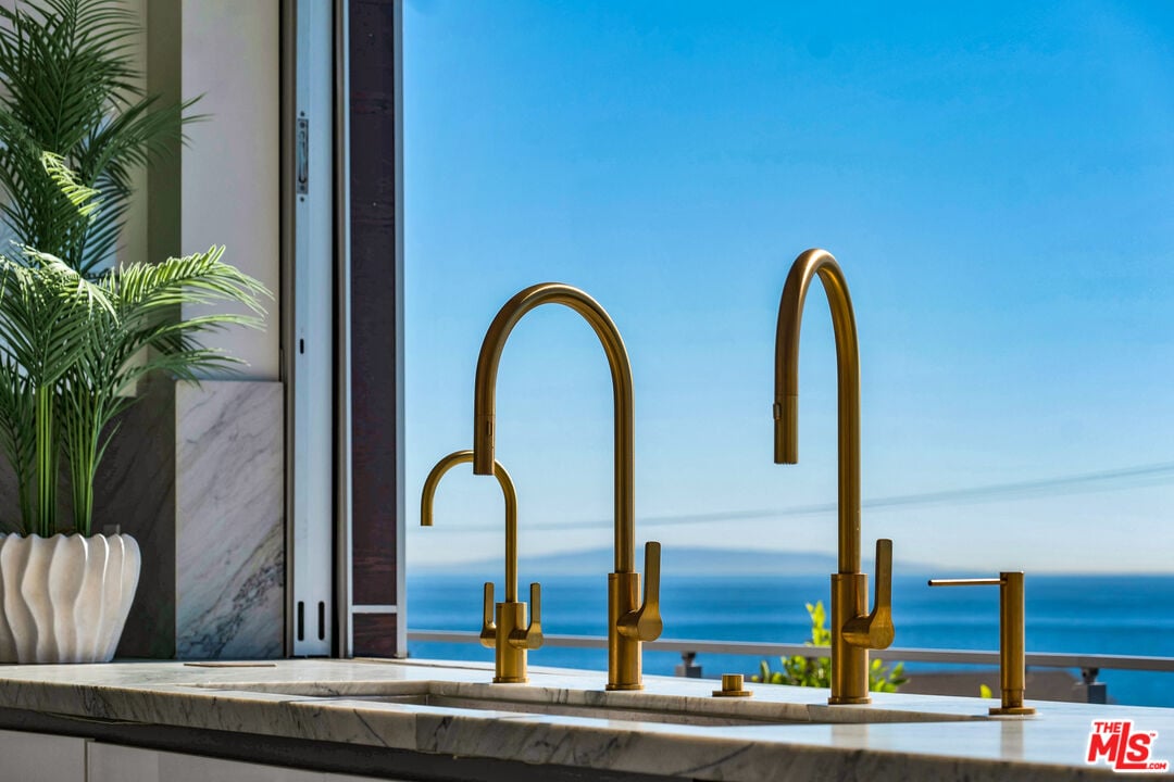 Atlas Heights, Malibu Rd, 90265