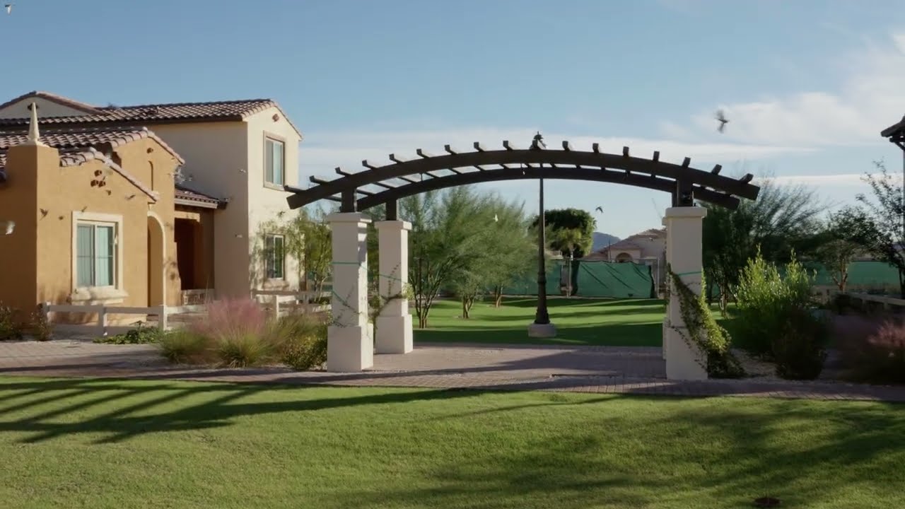 Luna Azul - First of It's Kind Community