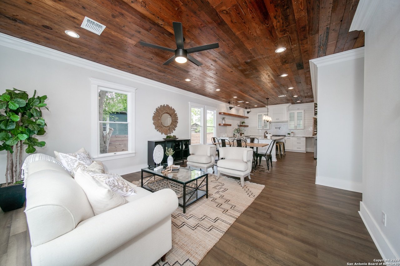 925 Burleson