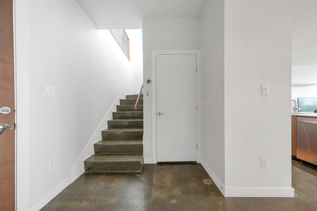 221 Union St, #906
