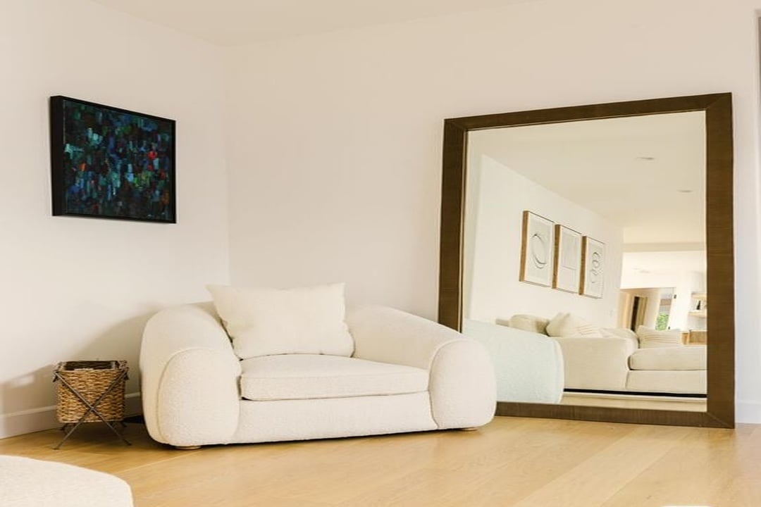 Solaris Pavilion, Westbourne Dr, 90048