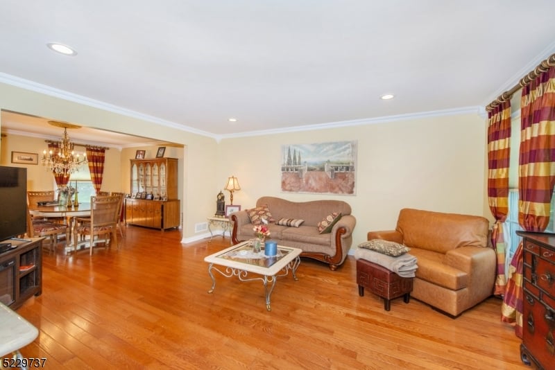 23 Crescent Ridge Rd