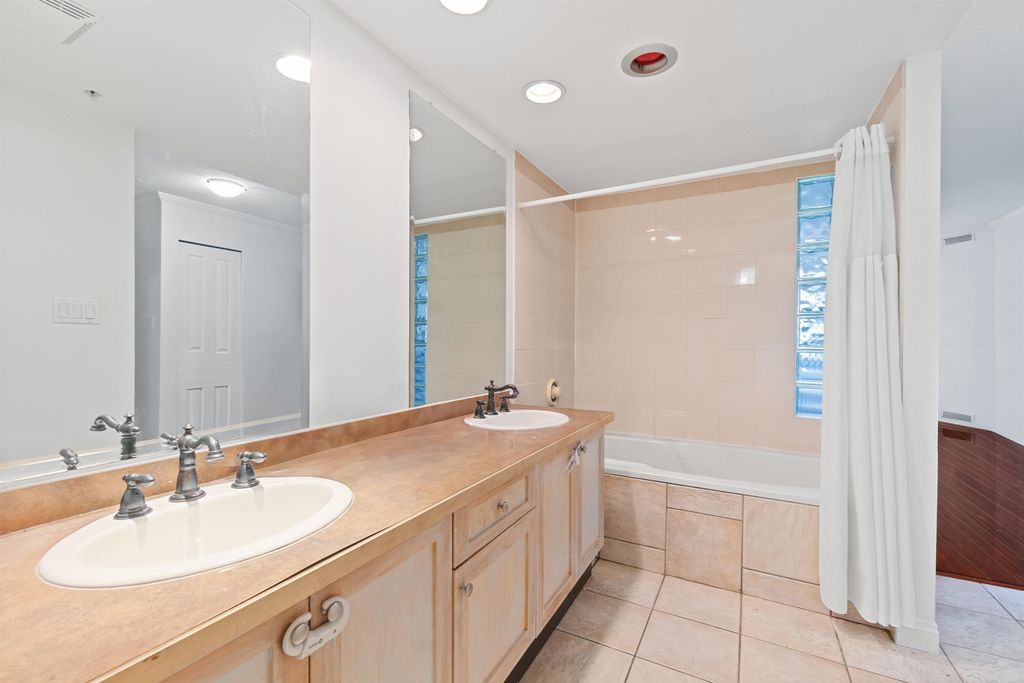 1869 Spyglass Pl, #211