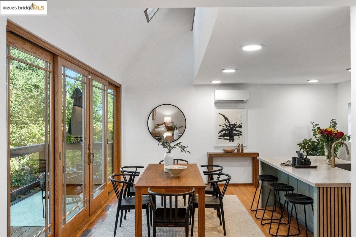 2112 Manzanita Dr