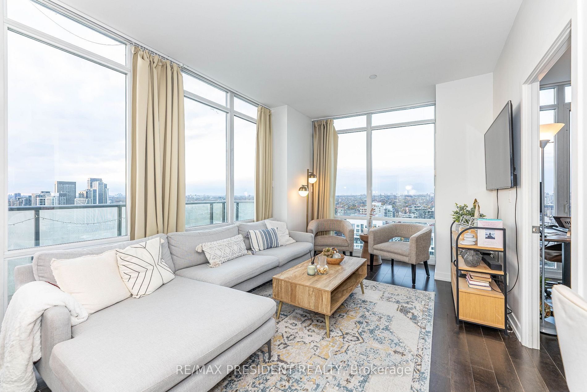 SUN-FILLED CORNER PENTHOUSE 