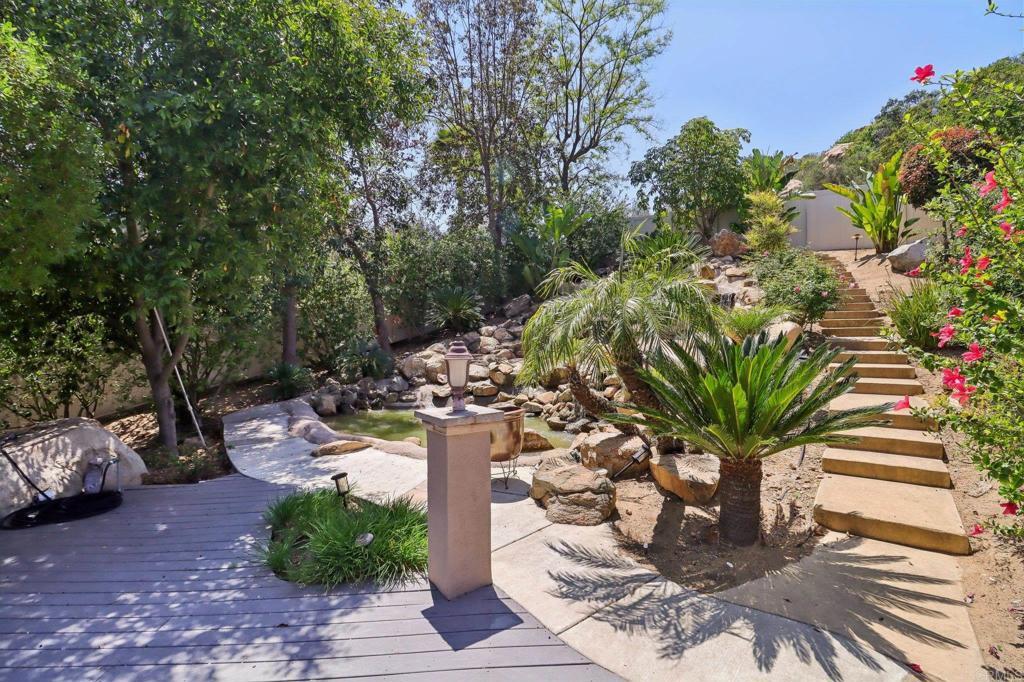 944 Rainbow Crest Rd