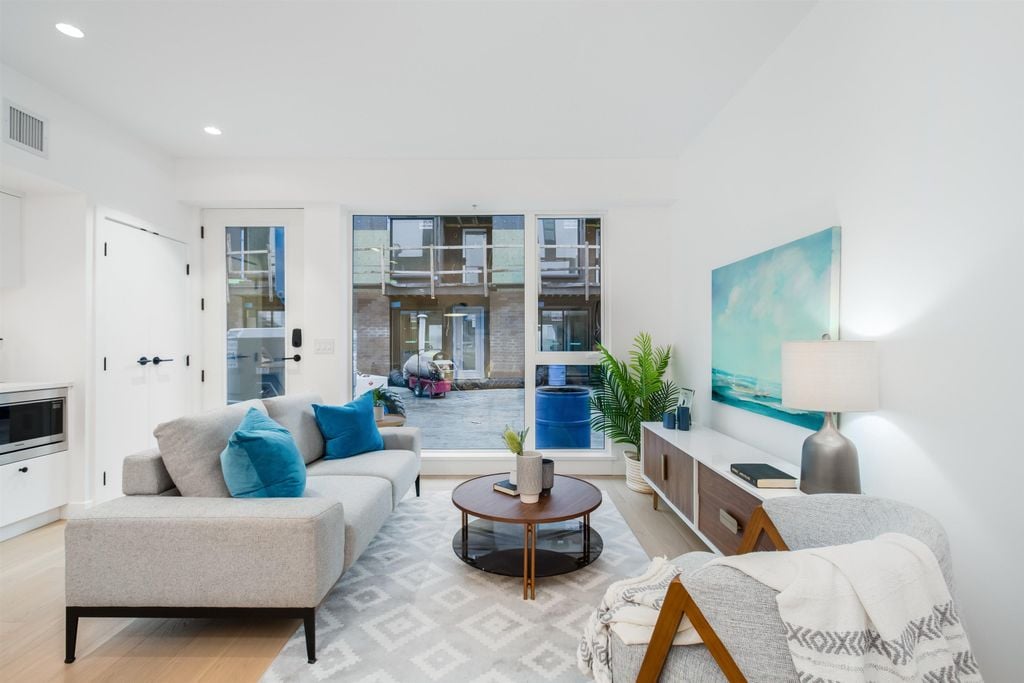 66 W King Edward Ave