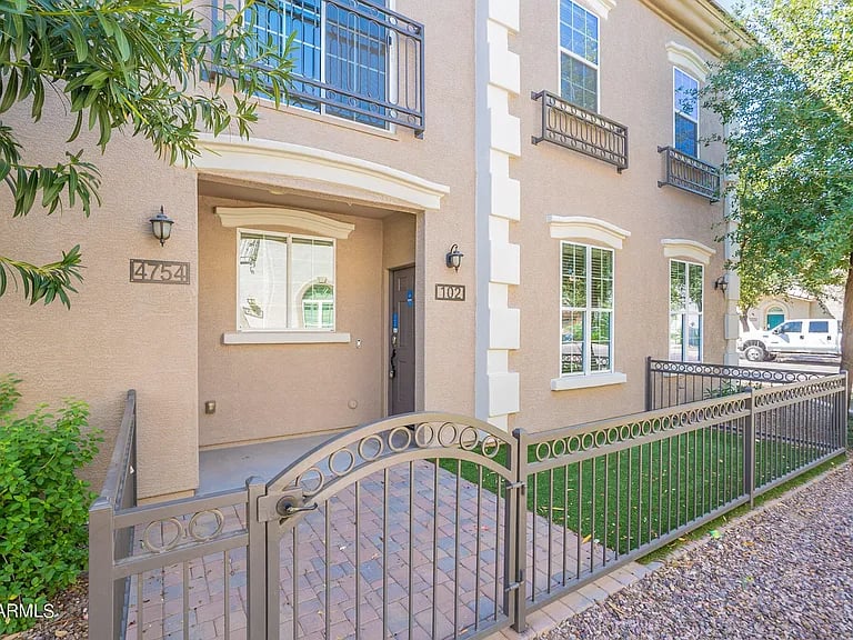4754 E Red Oak Ln UNIT 102