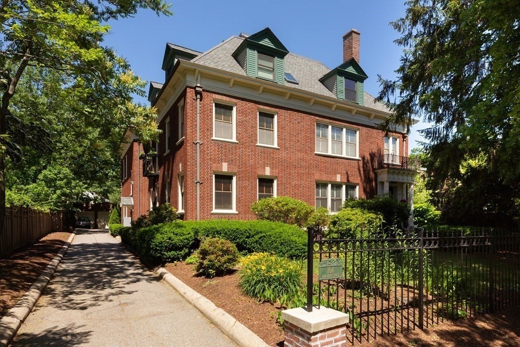 104 Babcock St, #3