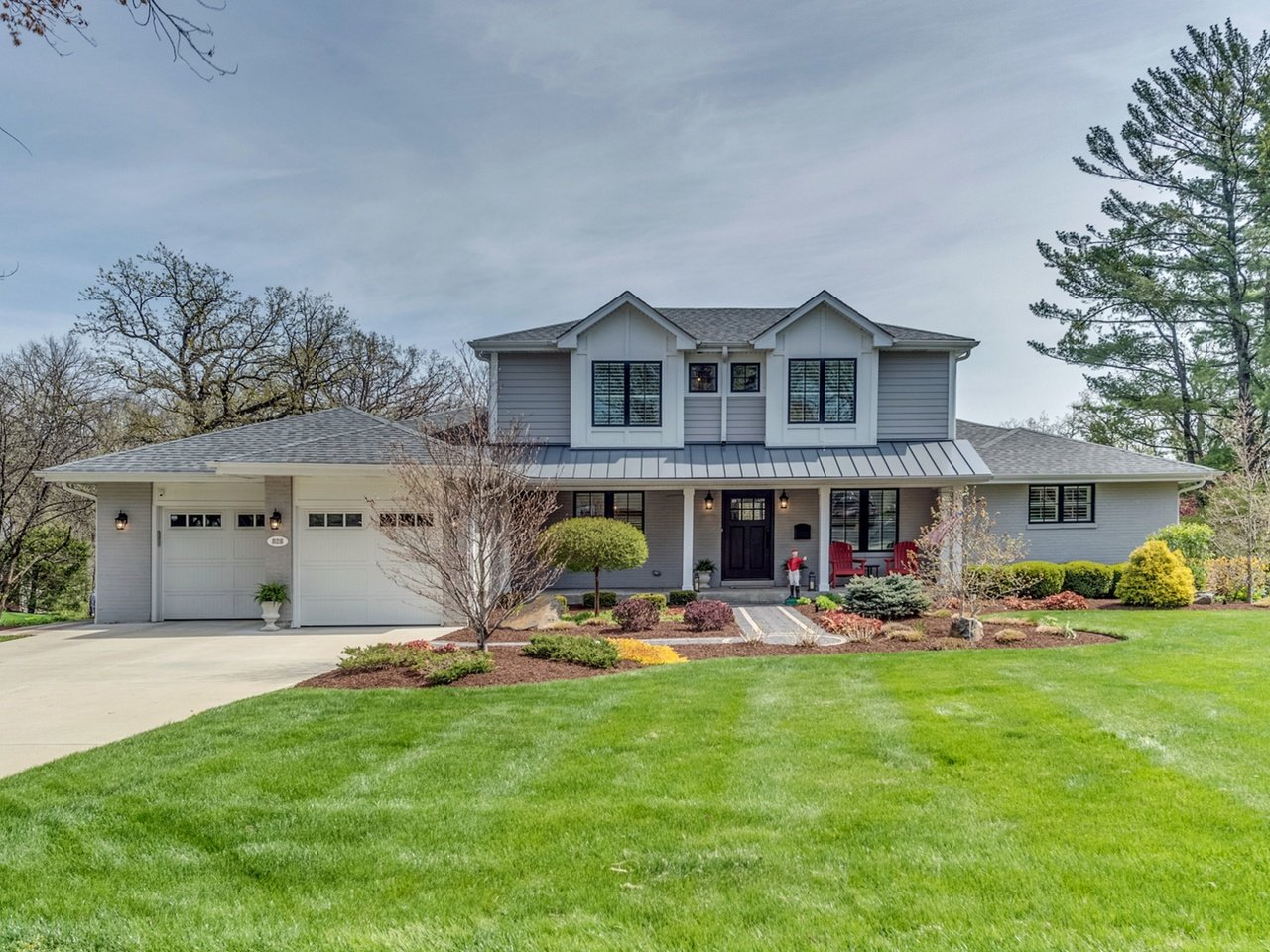 828 Hawthorne Dr