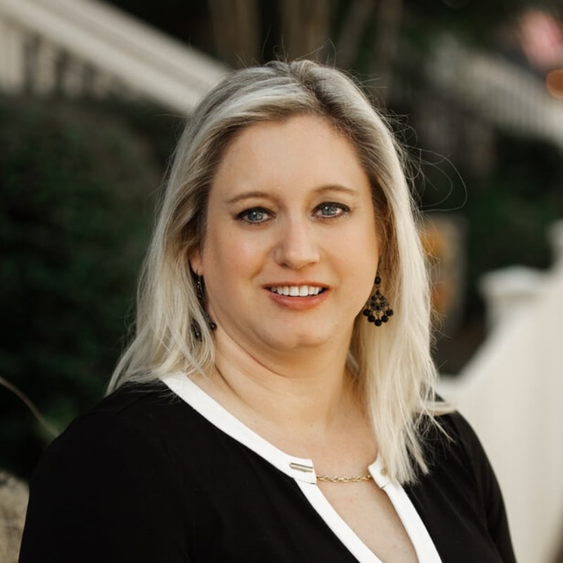 Sara Brown Georgia Real Estate Agent Headshot