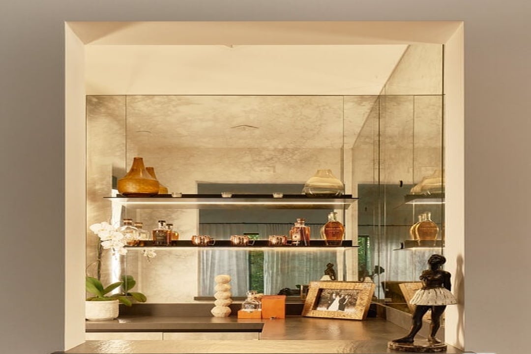 N Bowling Green Way, 90049