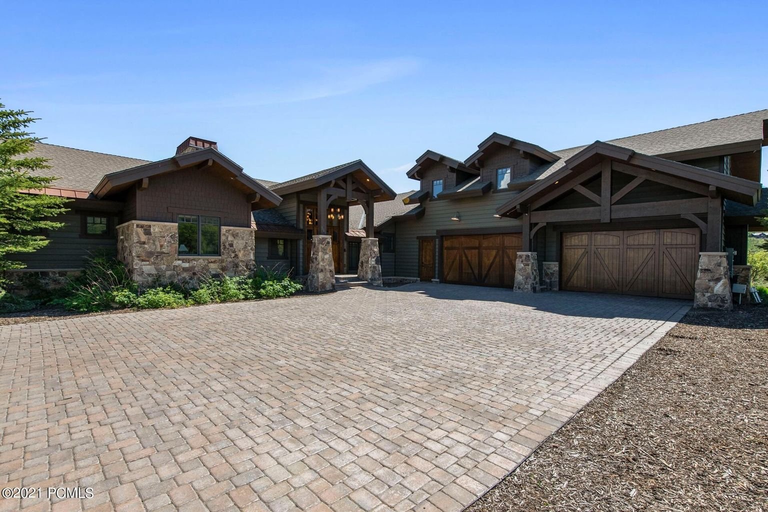 960 W Deer Hill Rd