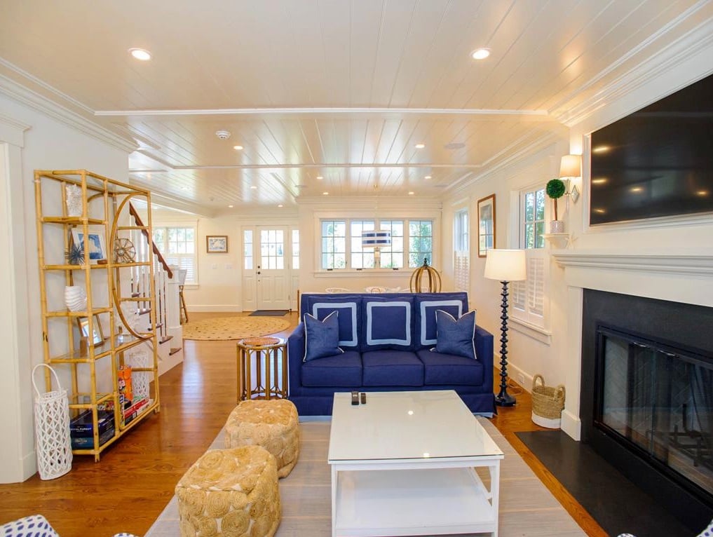 2 Beach St