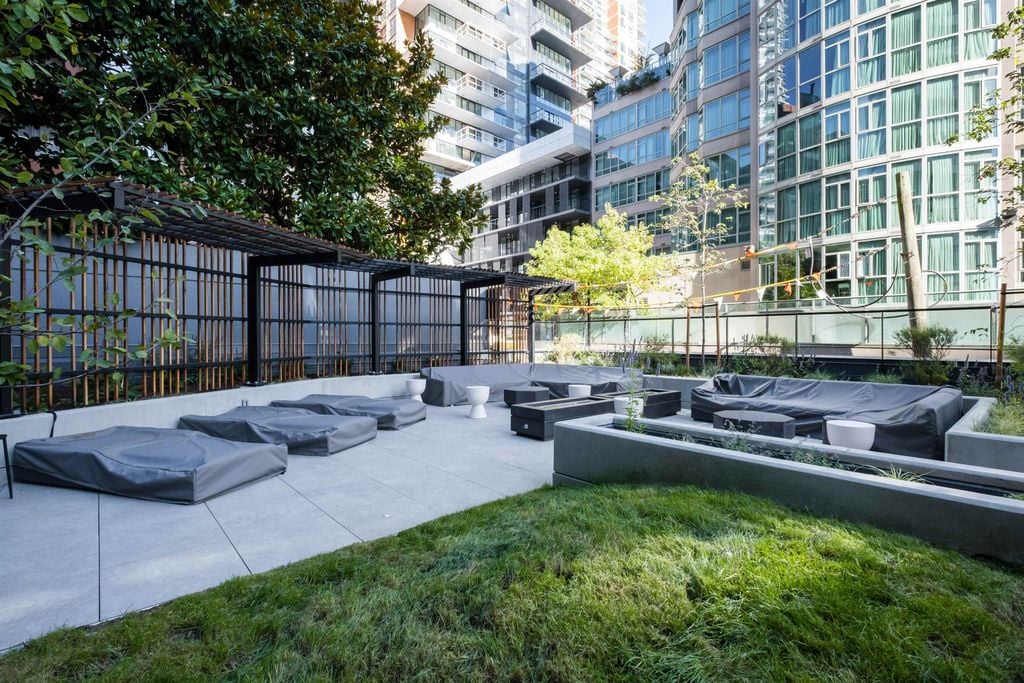 889 Pacific St, #2506
