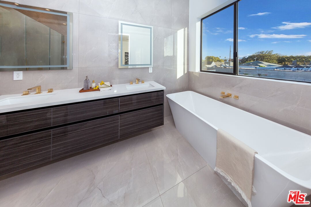 1635 S Sherbourne Dr