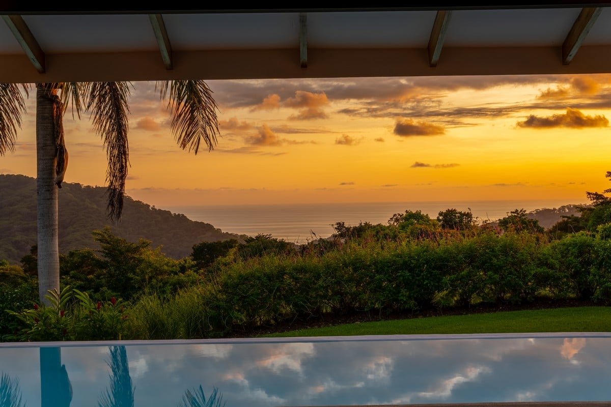  3 Bedroom Stunning Luxury Home Featuring Sweeping Valley & Ocean Views, 5.67 ACRES 