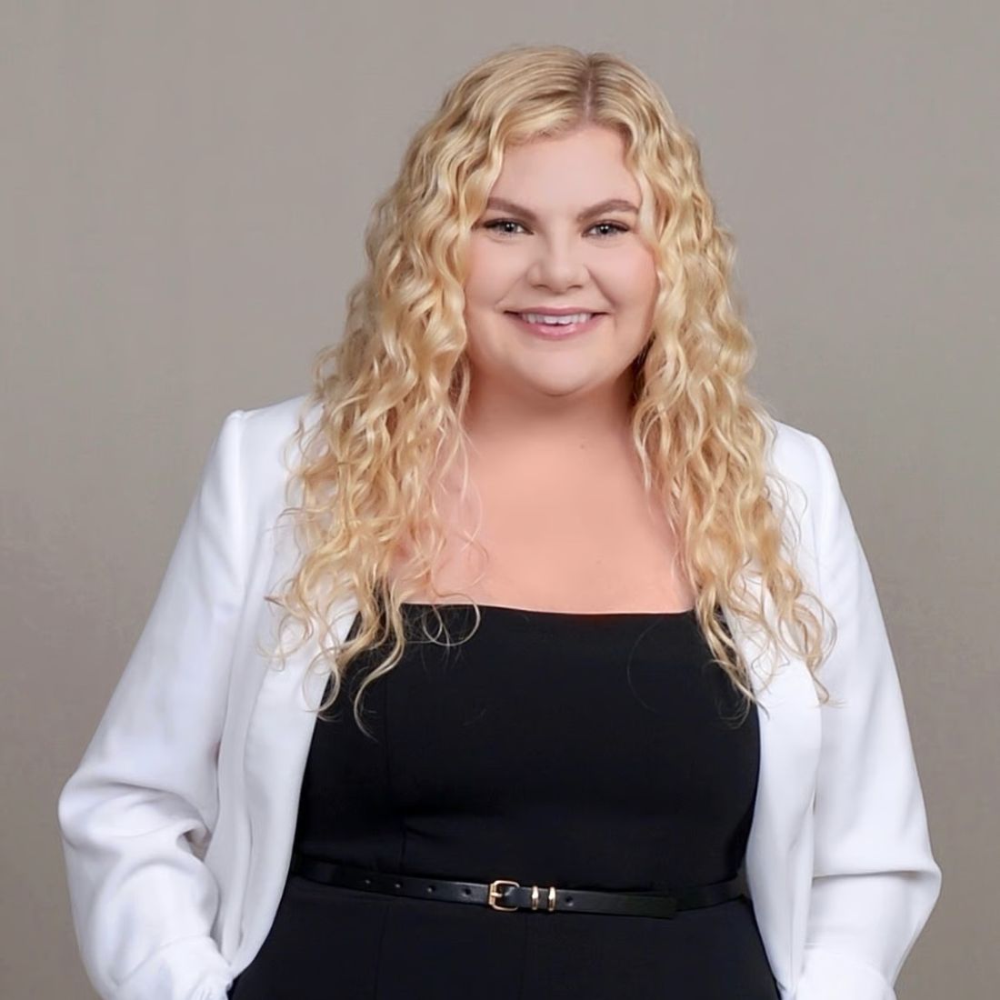 Shawna Young Newport Beach, CA Real Estate Agent Headshot