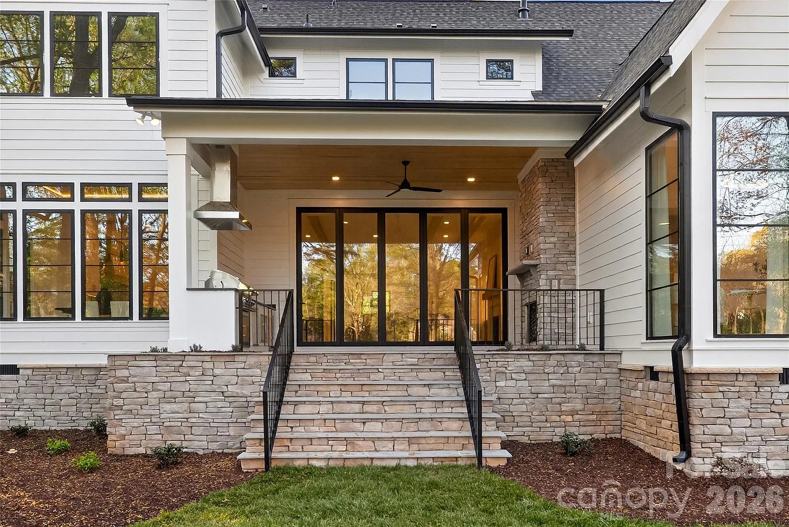 1209 Meadowood Ln