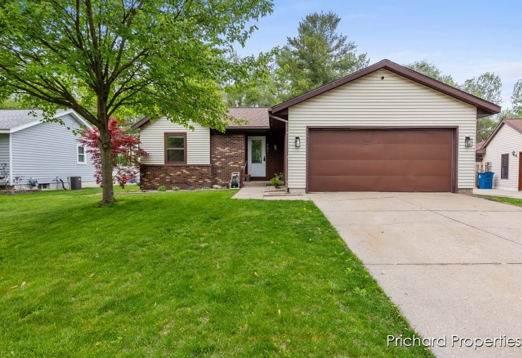 Charming Kentwood Ranch: Updated 3-Bedroom Home with Modern Upgrades and Prime Location!