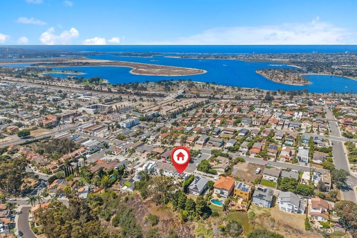 2885 Fallbrook Ln