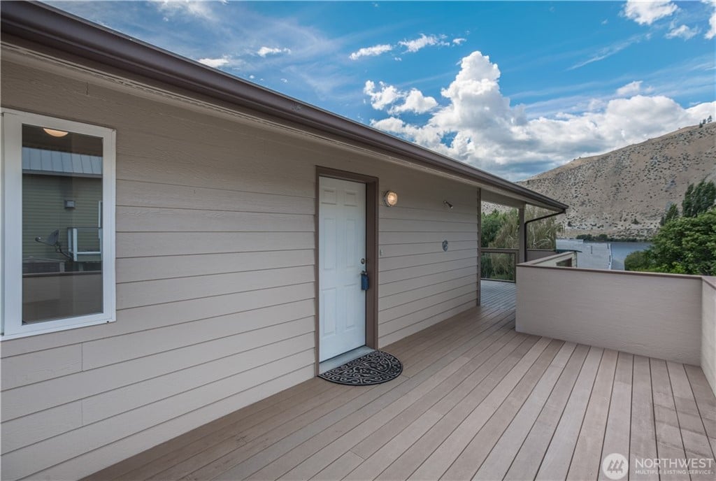 260 Lakefront Dr