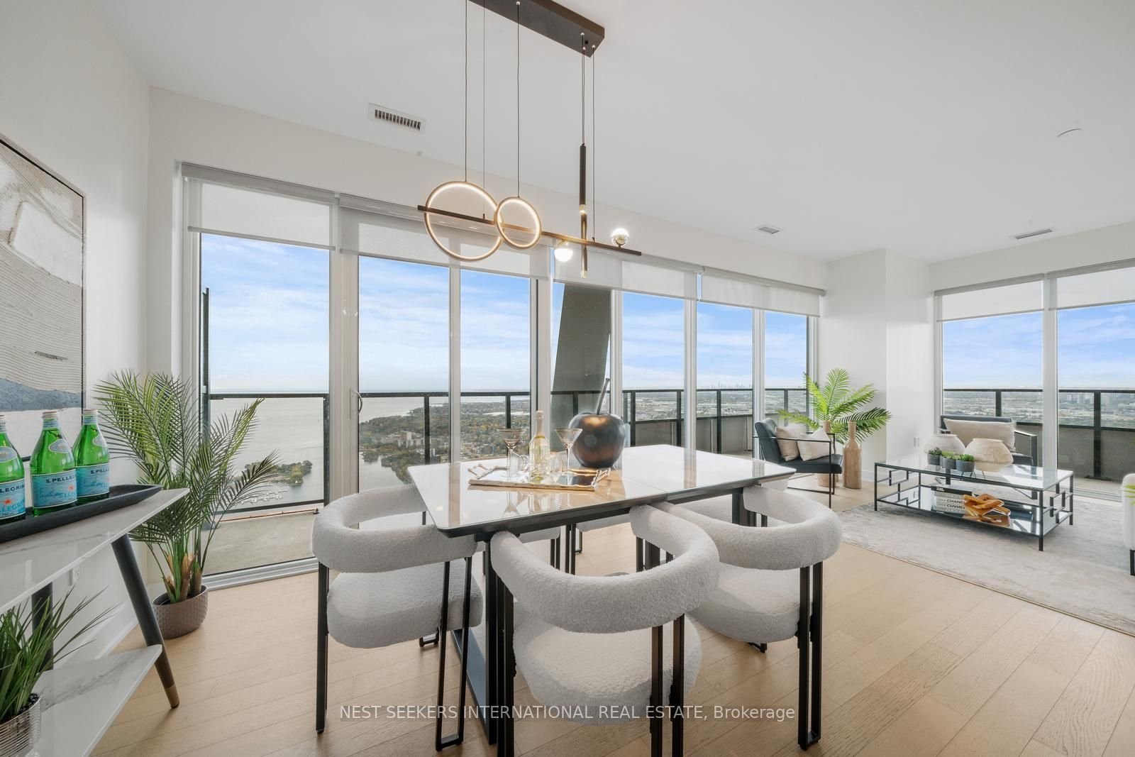 LUXURY AT SKYTOWER 