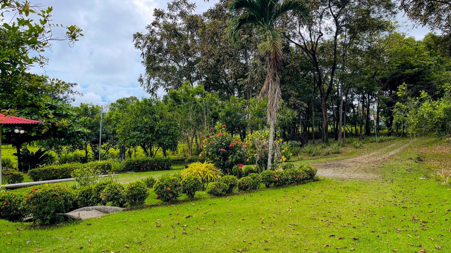 House for Sale in Ojochal, Costa Rica – Traditional Charm on 2.75 Acres