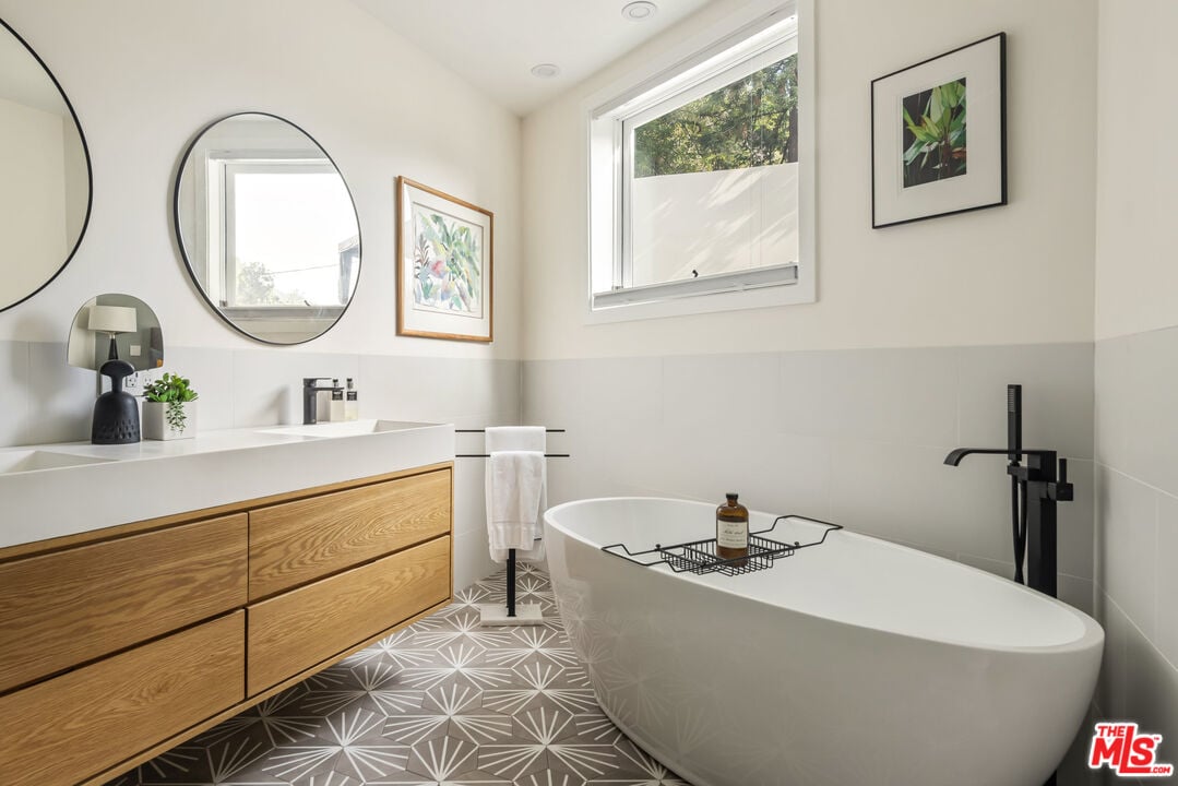 Wonderland Park Ave, 90046