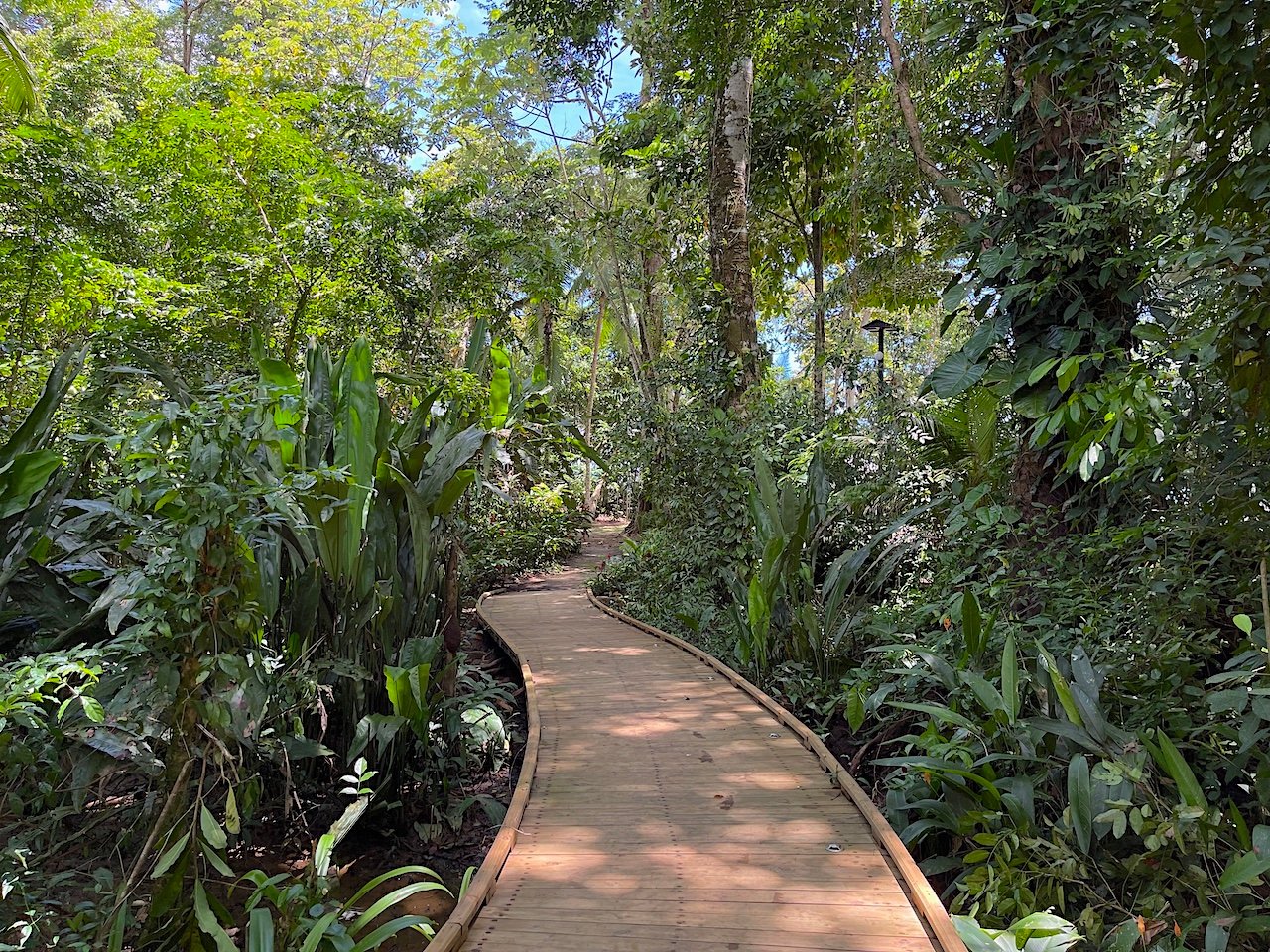 ELAN GROUND FLOOR 2 BEDROOM CONDO WITH BEACH ACCESS. UNIT 4E