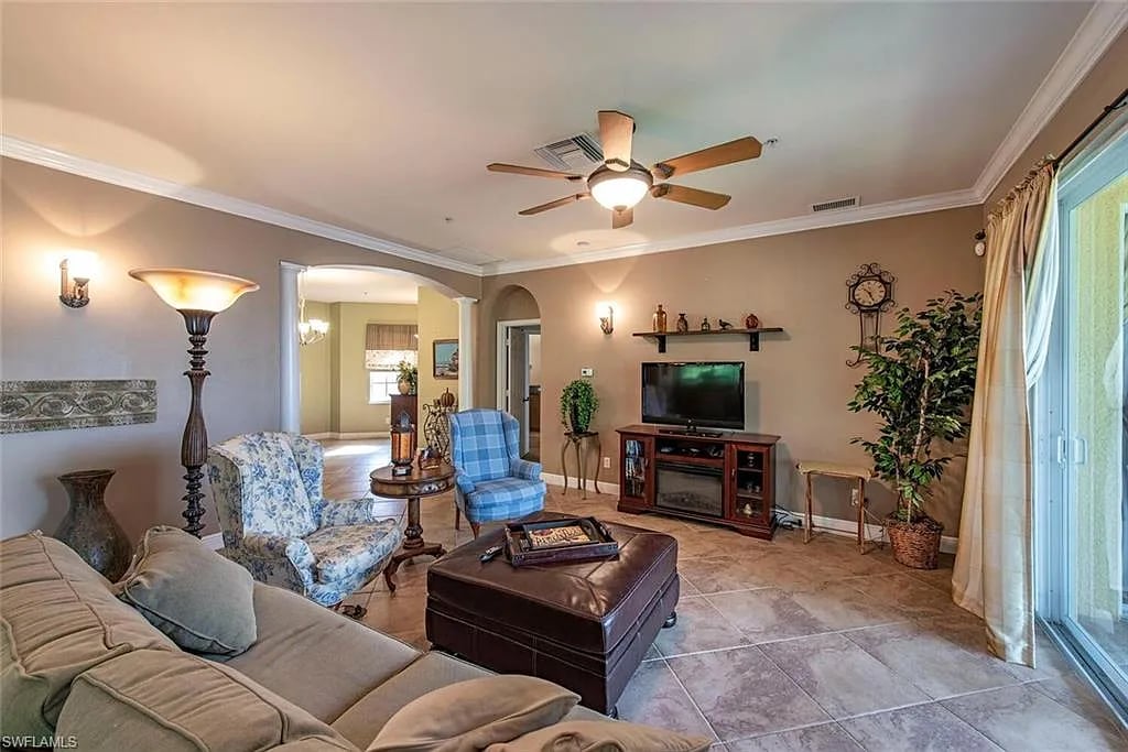 14100 Cambridge Dr APT 204