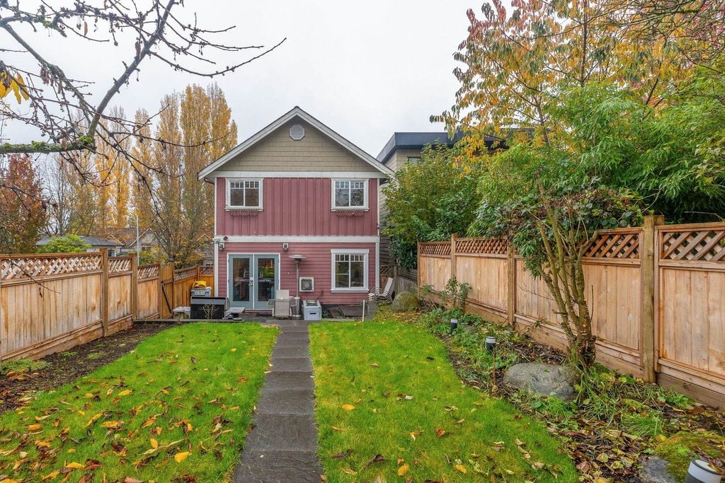 4135 John St