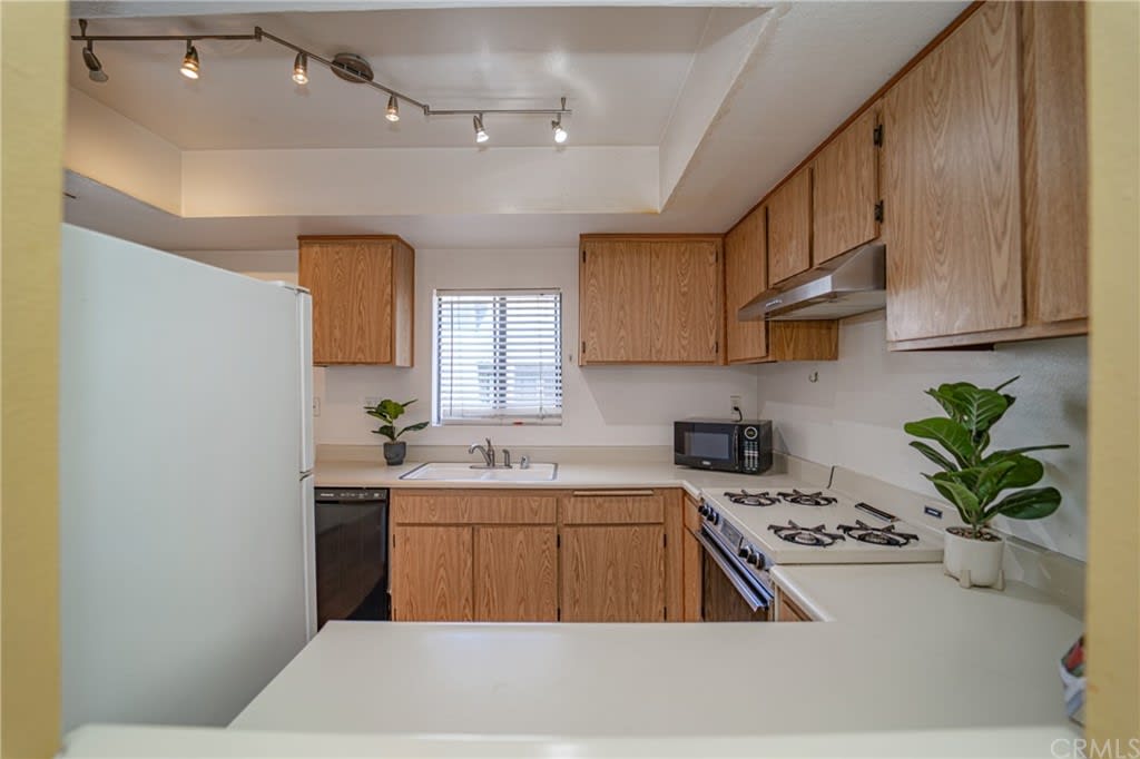15135 Nordhoff St, #16